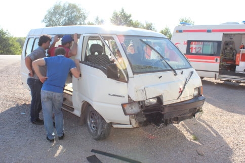 Araca Çarpmamak İçin Yol Kenarına Yanaşınca 