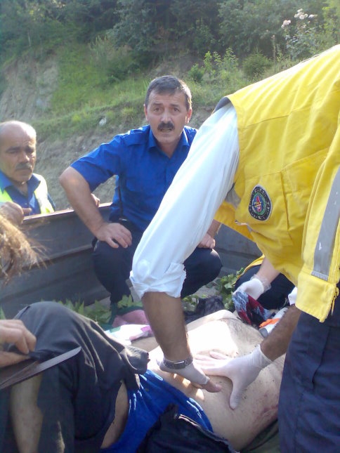 Ihlamur Toplamak İçin Çıktığı Ağaçtan Düştü