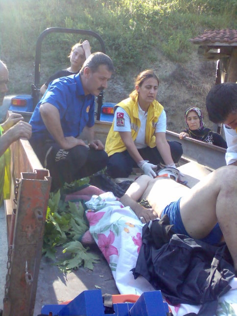 Ihlamur Toplamak İçin Çıktığı Ağaçtan Düştü