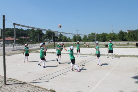 Yaz Kursu Voleybol Eğitimi Taşburun’da Başladı