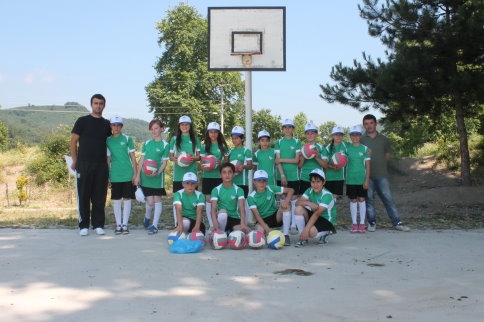 Yaz Kursu Voleybol Eğitimi Taşburun’da Başladı