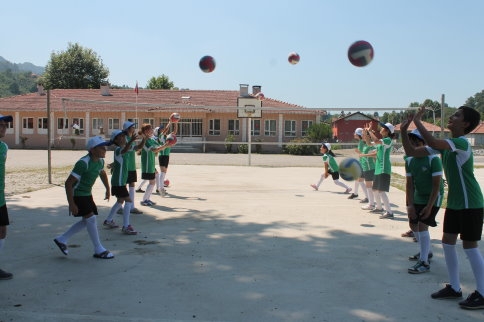 Yaz Kursu Voleybol Eğitimi Taşburun’da Başladı