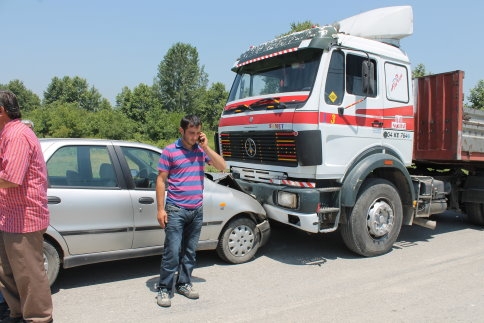 Meydana Gelen Kazada 4 Araç Birbirine Girdi
