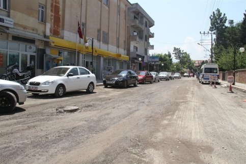 Akyazı’da 30 Bin Ton Asfalt Dökülmeye Başlandı