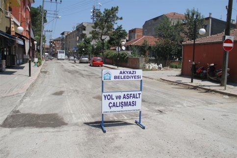 Akyazı’da 30 Bin Ton Asfalt Dökülmeye Başlandı