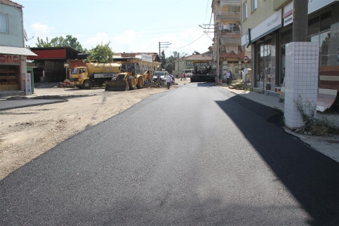 Akyazı’da Sadece Asfalt Değil Tüm Alt Yapı Çalışmaları Tamamlanıyor