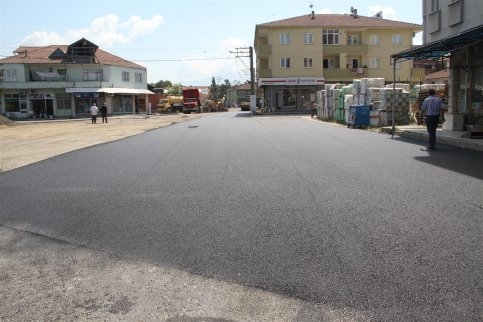 Akyazı’da Sadece Asfalt Değil Tüm Alt Yapı Çalışmaları Tamamlanıyor