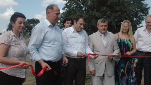 Sakarya'da Sokak Hayvanlarına Su ve Yem Odakları Yapıldı