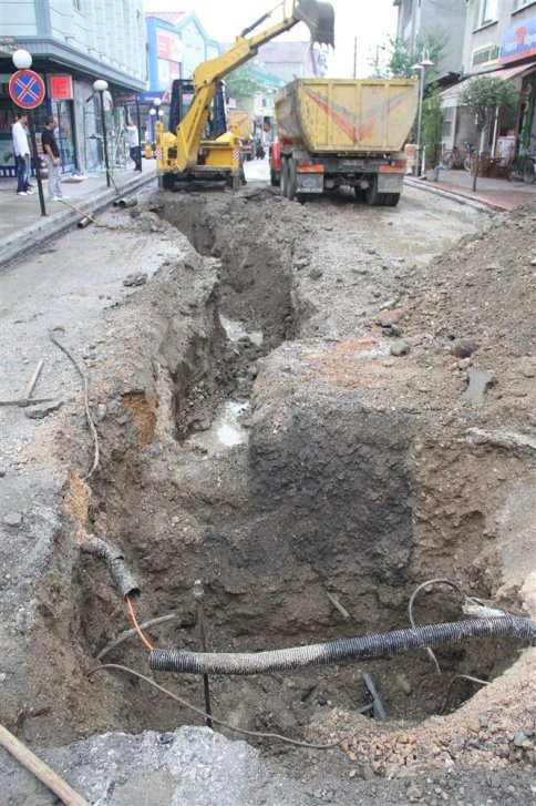 SASKİ, PTT ve Akyazı Belediyesi’nde Durmak Yok