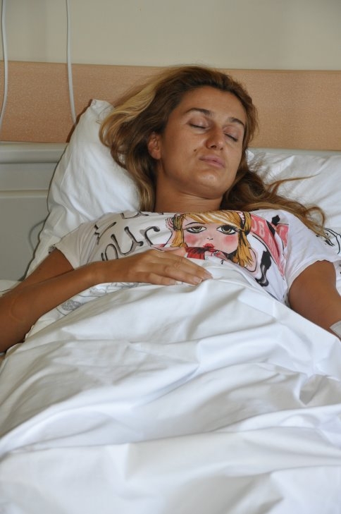 Ünlü Manken Tuğba Özay Hastaneye Kaldırıldı