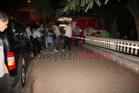 Yeni Camii'de Silahlı Saldırı!