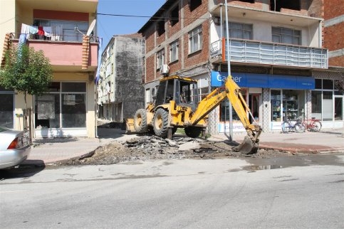 Akyazı Belediyesi Kilitli Parke Çalışmalarını Sürdürüyor.