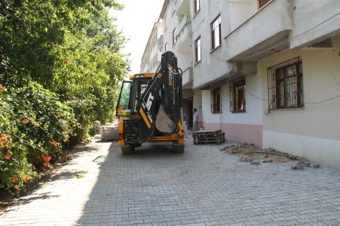 Akyazı Belediyesi Kilitli Parke Çalışmalarını Sürdürüyor.