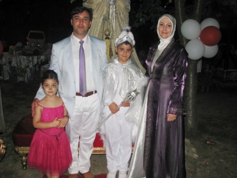 Ata Mert Delikanlı Oldu