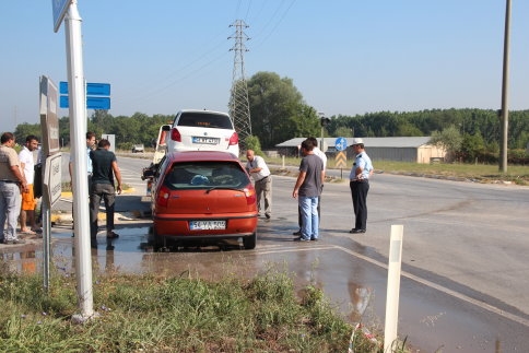Akyazı Batakköy Kavşağında Trafik Kazası