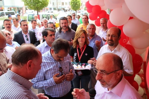 Vodofone  Bayraktar Cep Merkezi Açıldı