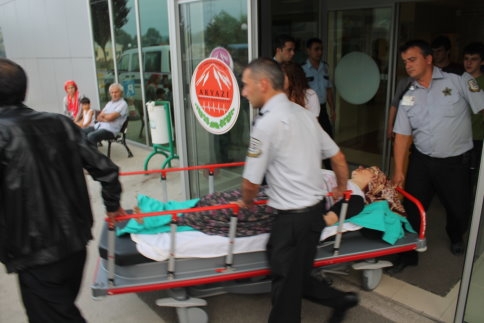 Marul Toplamaya Giderken Kaza Geçirdiler