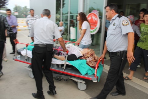 Marul Toplamaya Giderken Kaza Geçirdiler