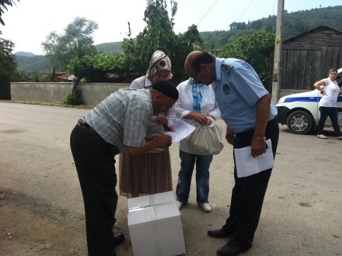 Ak Parti İlçe Teşkilatı’ndan Ramazan Dolayısıyla Erzak Yardımı 