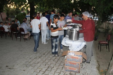 Akyazı Belediyesi Mahe İftarlarına Başladı