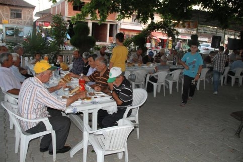 Akyazı Belediyesi Mahe İftarlarına Başladı