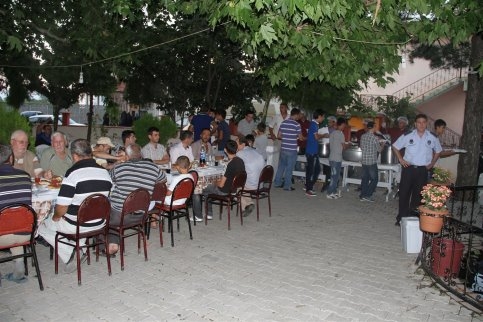 Akyazı Belediyesi Mahe İftarlarına Başladı