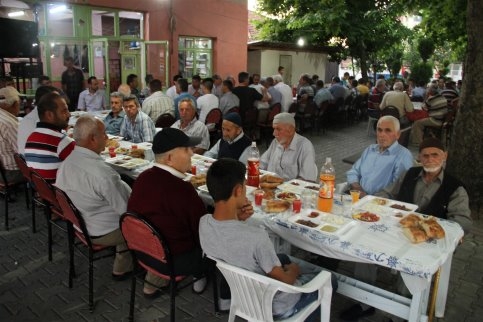 Akyazı Belediyesi Mahe İftarlarına Başladı