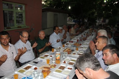 Akyazı Belediyesi Mahe İftarlarına Başladı