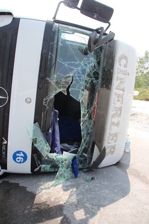 Kontrolünü kaybeden Tır Devrildi 1 Yaralı 