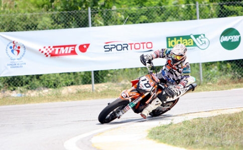 Süpermotoculara Sıcak Hava Vız Geldi