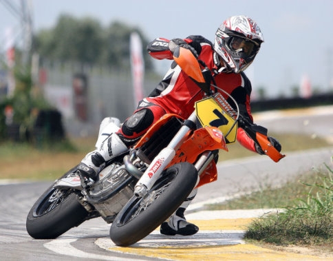 Süpermotoculara Sıcak Hava Vız Geldi