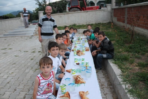 Durmuşlar Köyü Halkı İftarda Bir Araya Geldi