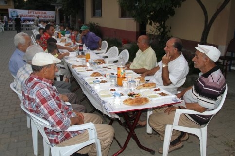 Akyazı Belediyesi Mahe İftarları Devam Ediyor
