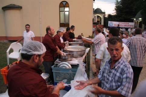 Akyazı Belediyesi Mahe İftarları Devam Ediyor