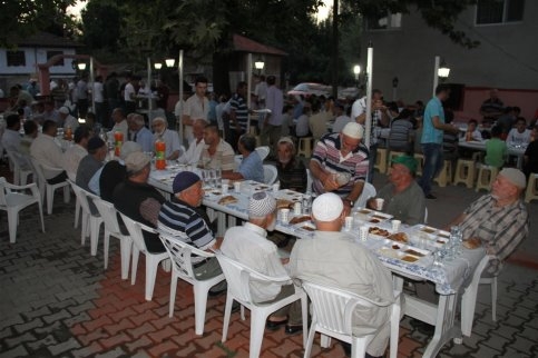 Akyazı Belediyesi Mahe İftarları Devam Ediyor