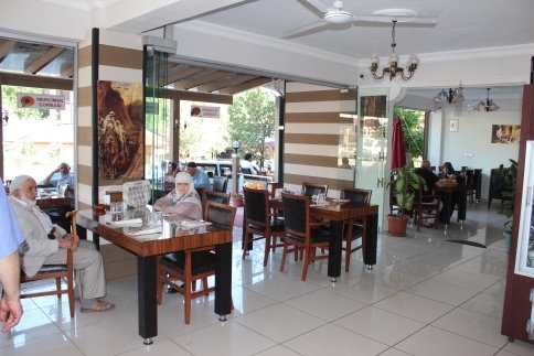 Sakarya Islama Köfte Salonundan 5 Yıldızlı İftar Sofrası