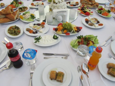 İftar Sofraları Kuruluyor