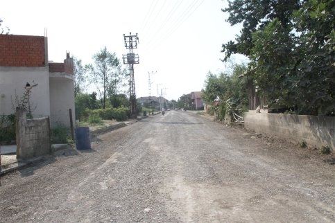 Akyazı’da Asfalt Kaldığı Yerden Devam Ediyor