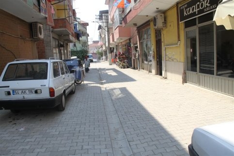 Akyazı’daki Sokaklar Güzelleşiyor