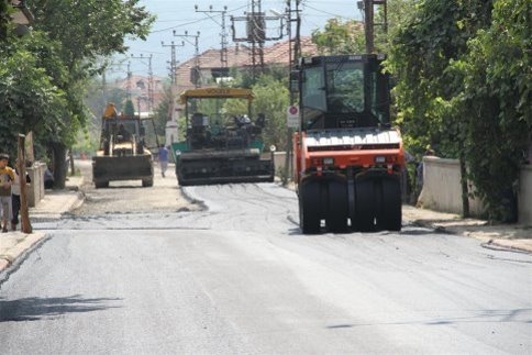 Akyazı'da Asfalt Kaldığı Yerden Tekrar Başladı