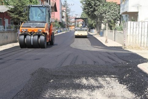 Akyazı'da Asfalt Kaldığı Yerden Tekrar Başladı