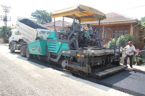 Akyazı'da Asfalt Kaldığı Yerden Tekrar Başladı