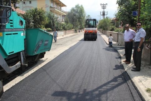 Akyazı'da Asfalt Kaldığı Yerden Tekrar Başladı