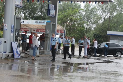 Petrol Pompasına Çarparak Durabildi