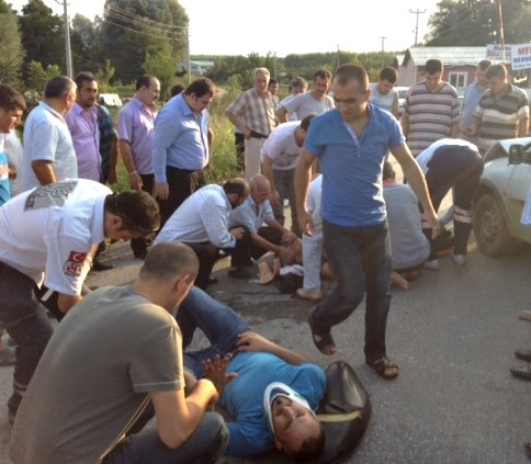 Ticari Araç motosiklete çarptı 2 Yaralı