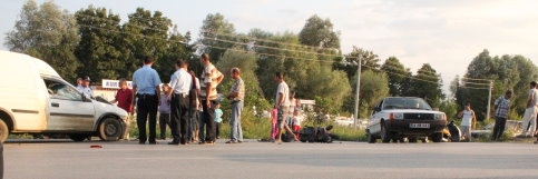 Ticari Araç motosiklete çarptı 2 Yaralı