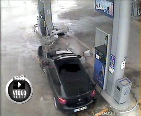 Petrol istasyonuna dalan Araç tehlikeli anlar yaşattı