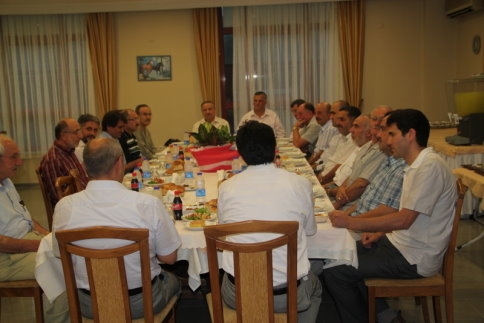 Akyazı İlçe Müftülüğü İftar Yemeği Verdi