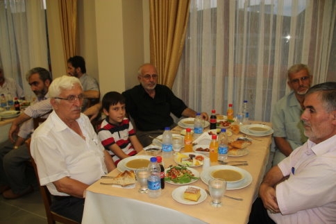 Akyazı İlçe Müftülüğü İftar Yemeği Verdi