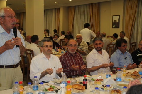 Akyazı İlçe Müftülüğü İftar Yemeği Verdi